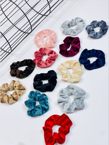 Scrunchie zamatová gumička do vlasov - korálová